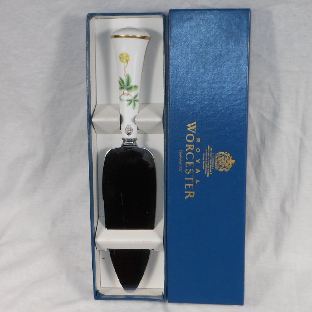 Stainless Steele cake slicer/server from Royal Worcester UK